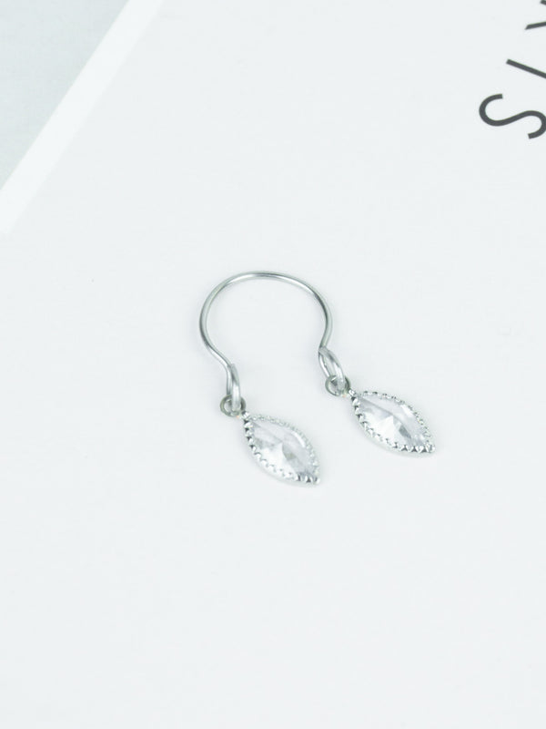 1 Stk. Silbernes gefälschtes Brustwarzenpiercing mit tropfenförmigen Kristallzirkonen (1 Stk.)