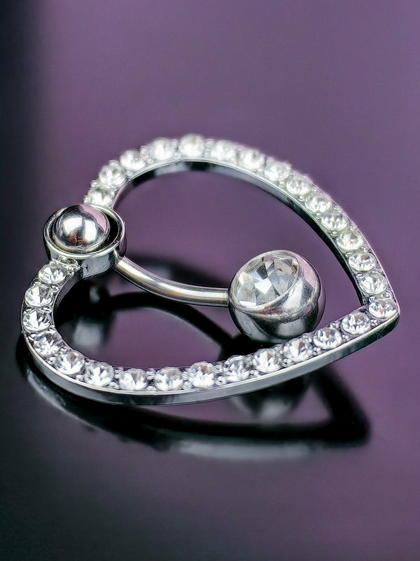 Bauchnabelpiercing in Herzform mit Zirkonia besetzt