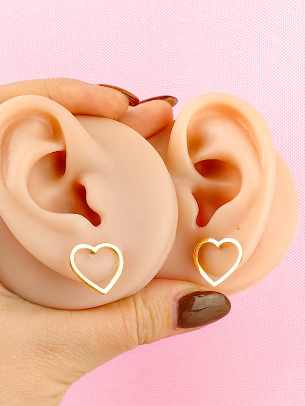 Heart-shaped gold ear stud earrings