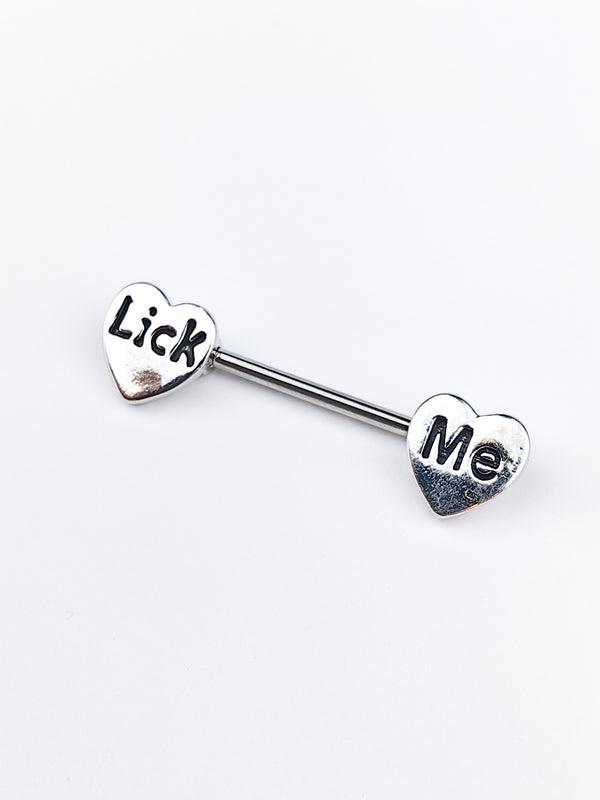 Piercing Brustwarzenring mit Herzen und Aufschrift LICK ME Silber